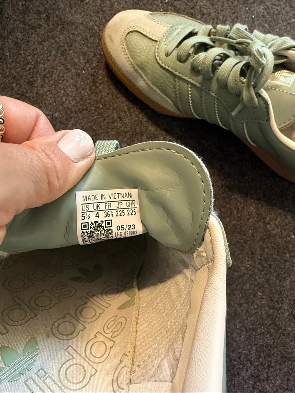 adidas Samba Sneakers in varsity Green, White & Gum - Picture 6 of 6